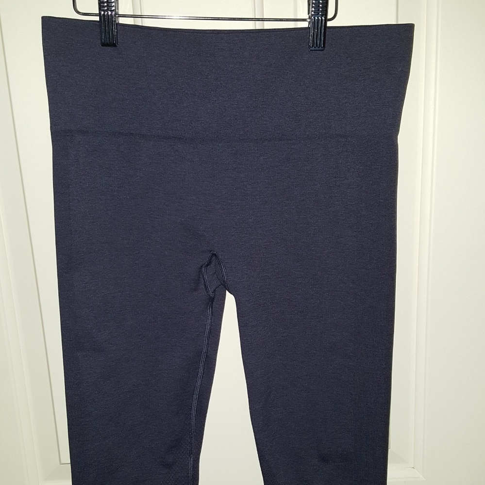 Lululemon Seamlessly Street Crop Size 8 Q5